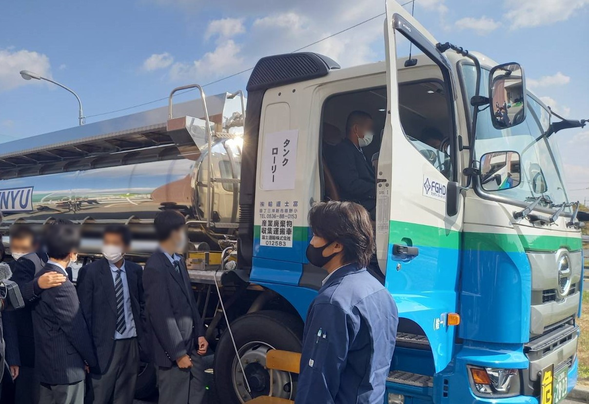 山口県トラック協会主催による出前授業に参加しました